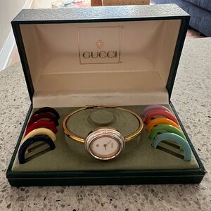 Gucci 1100 Vintage Bezel Watch